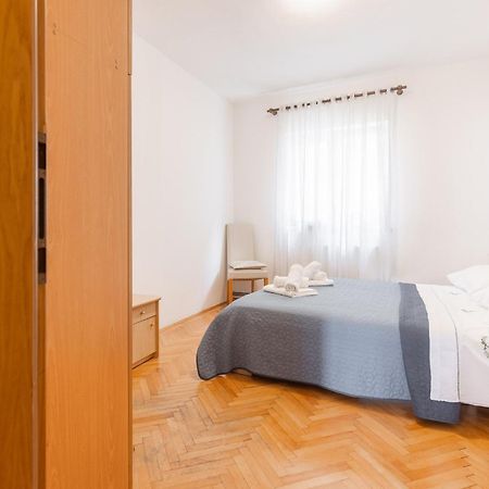 Apartman Nora 오미스 외부 사진