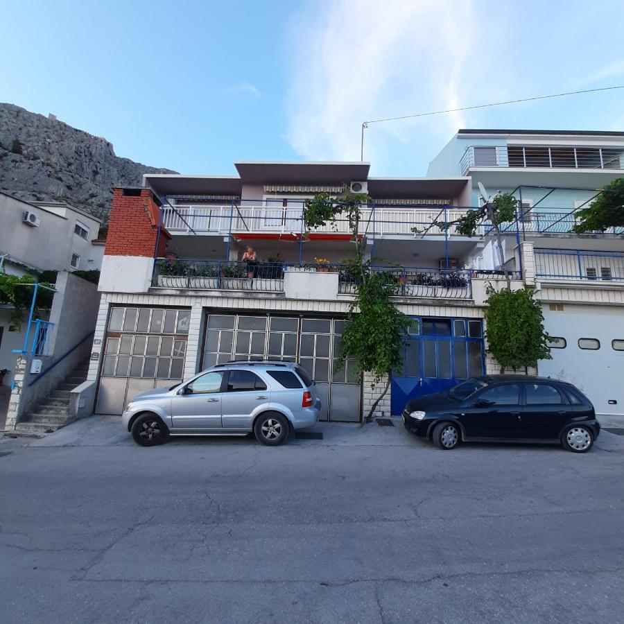Apartman Nora 오미스 외부 사진