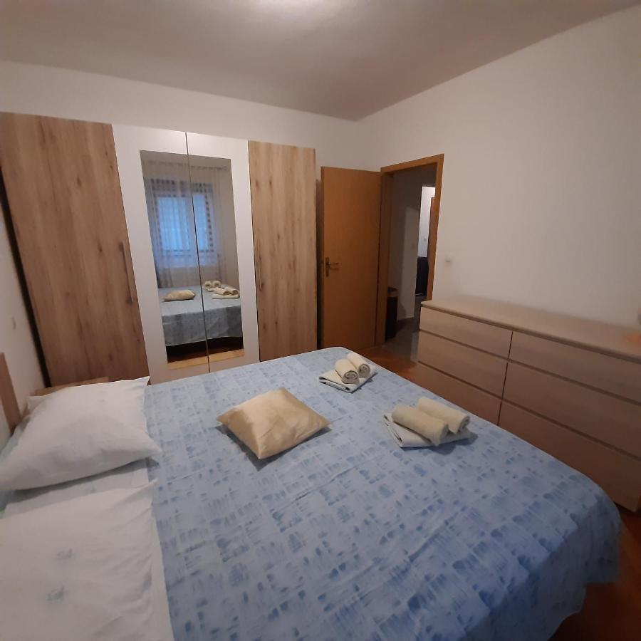 Apartman Nora 오미스 외부 사진