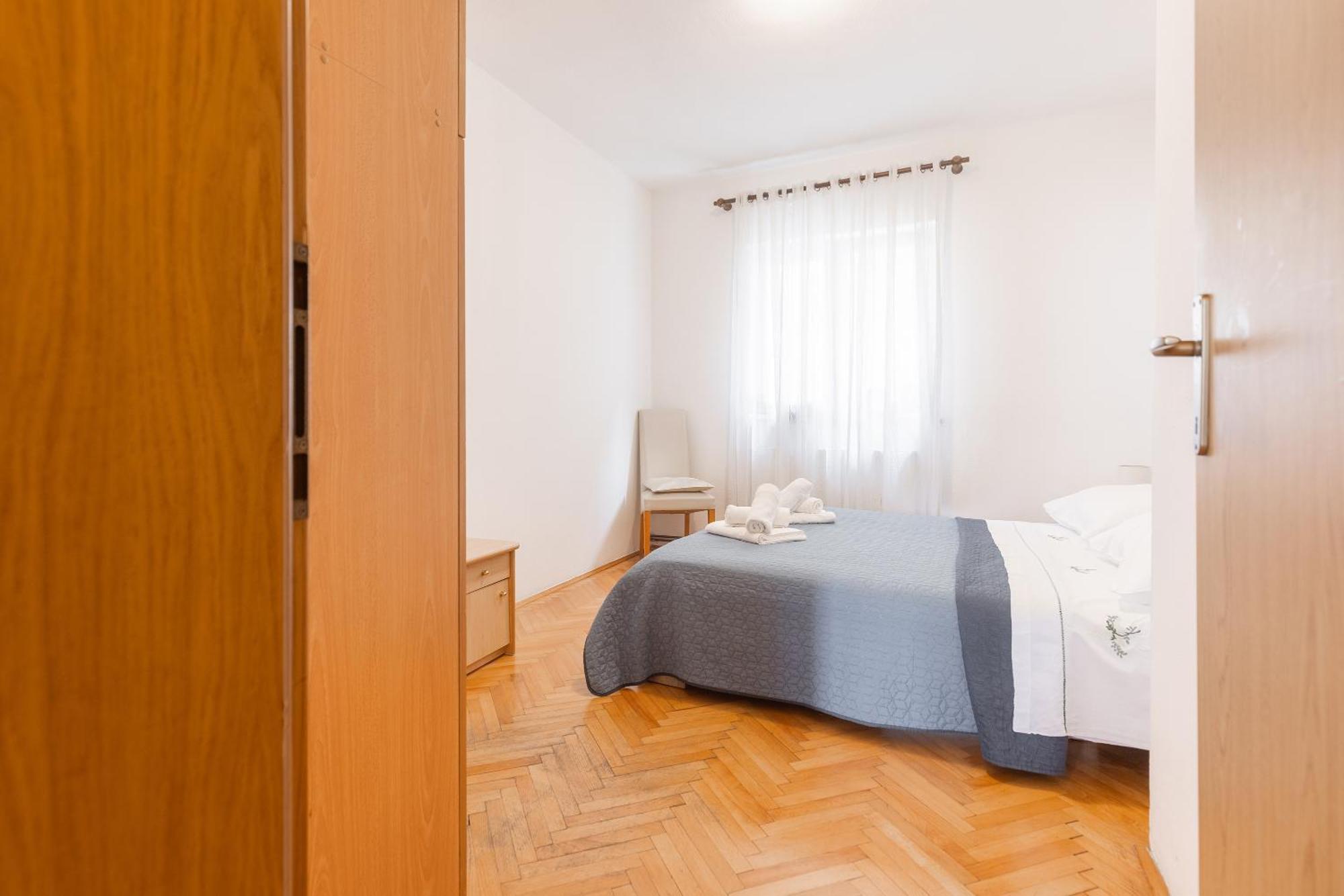 Apartman Nora 오미스 외부 사진