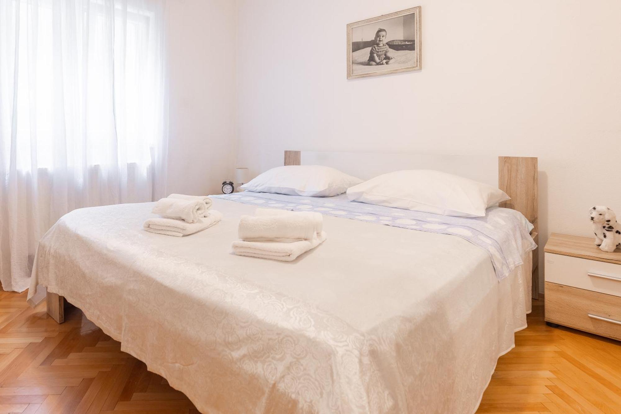 Apartman Nora 오미스 외부 사진