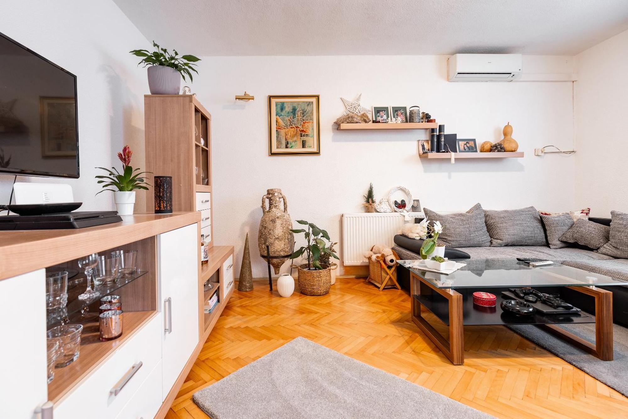 Apartman Nora 오미스 외부 사진