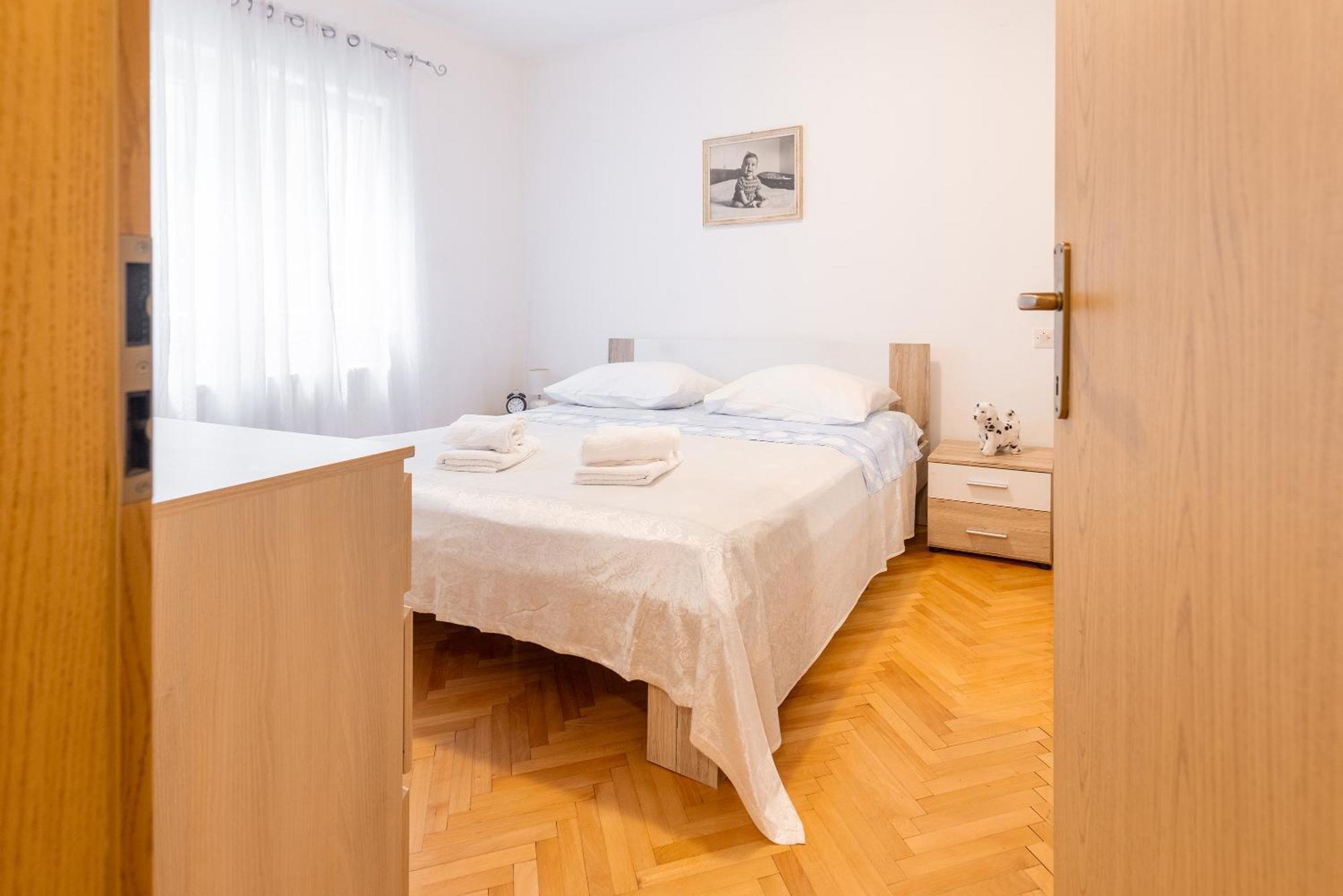 Apartman Nora 오미스 외부 사진