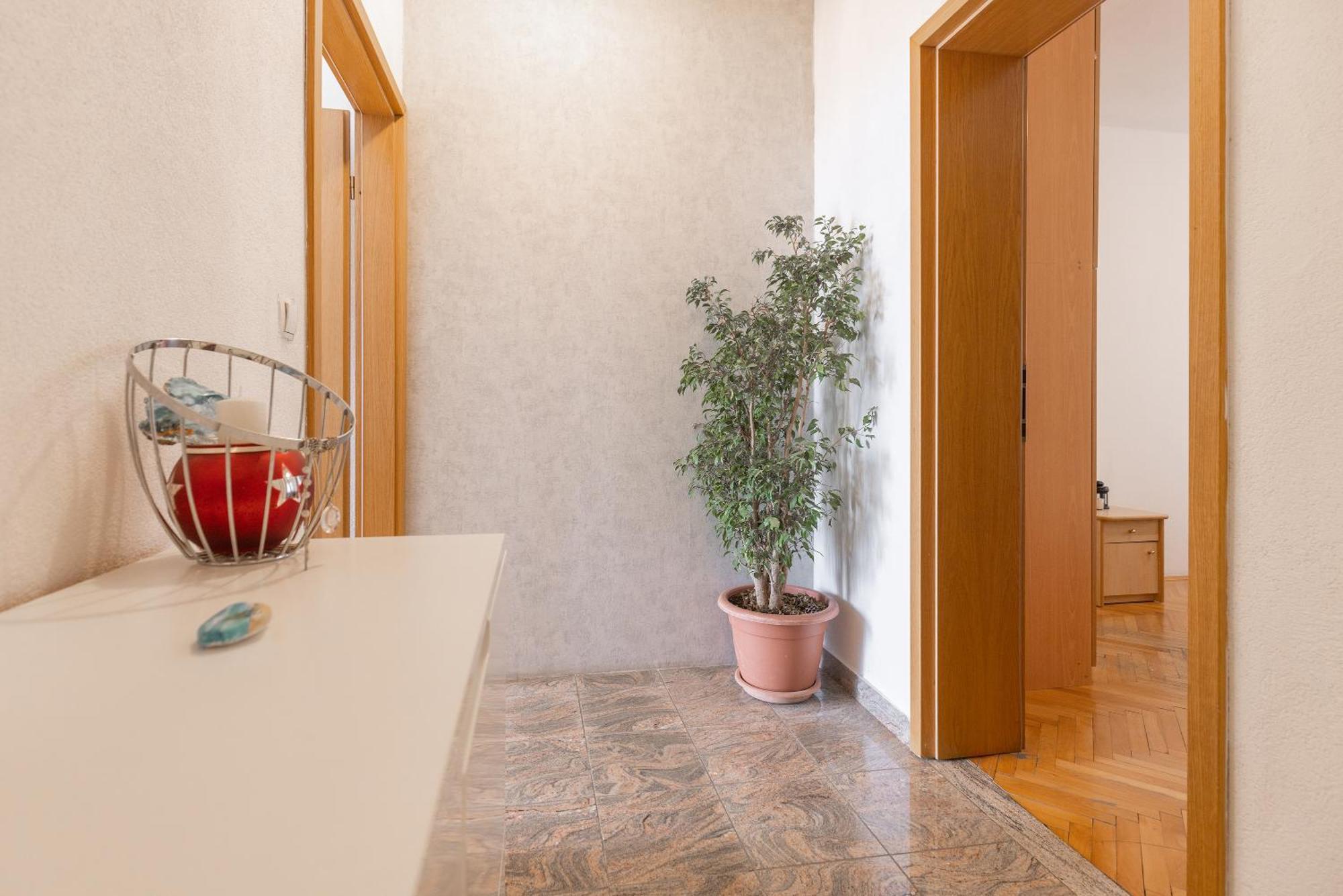 Apartman Nora 오미스 외부 사진