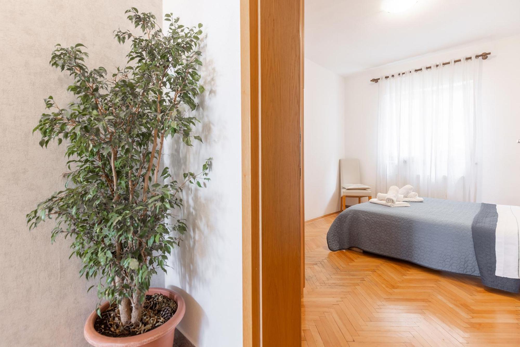 Apartman Nora 오미스 외부 사진
