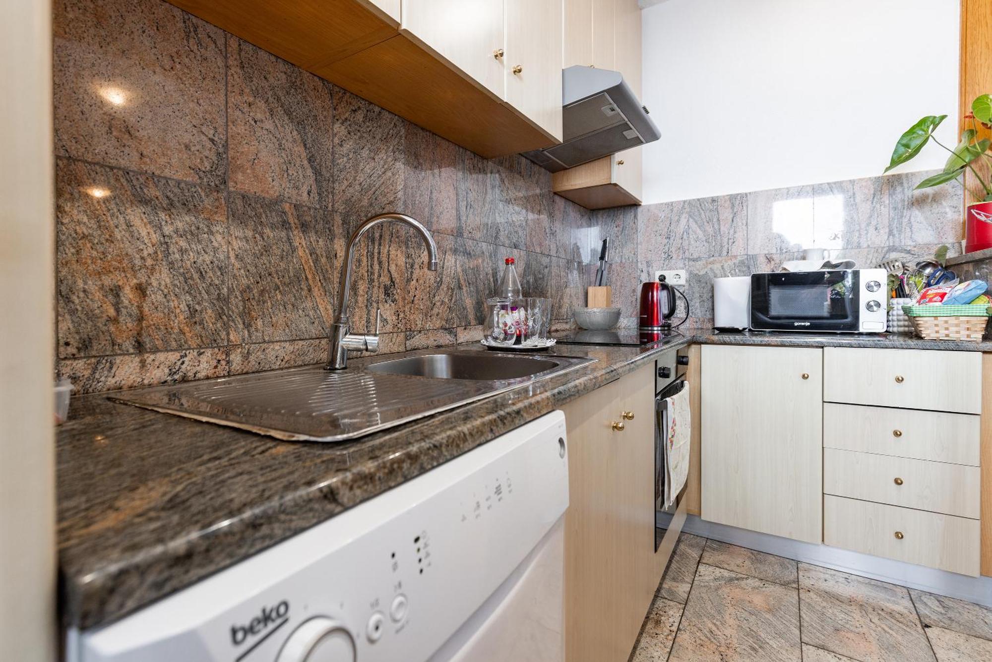 Apartman Nora 오미스 외부 사진
